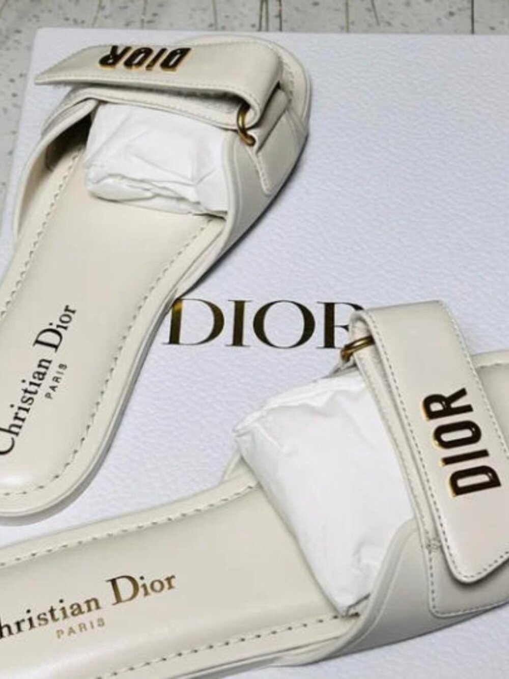 Dioriviera Dioract Slide: White Lambskin and Rubber Reference: KCO352CRR_S03W